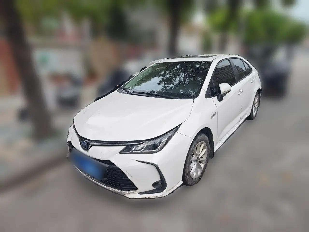 Toyota Corolla 2021 Dual-Motor 1.8L E-CVT Elite Edition — миниатюра 1