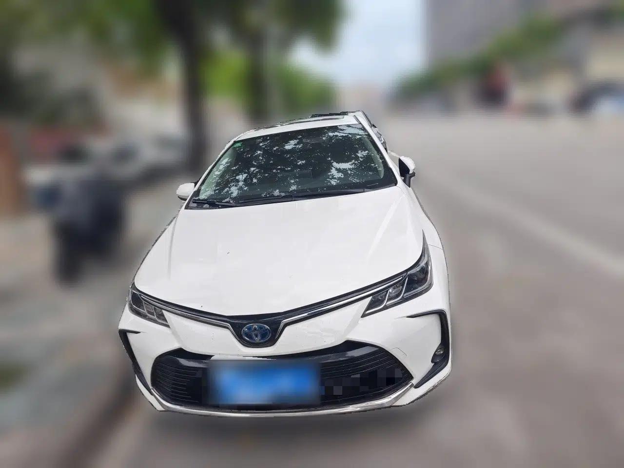 Toyota Corolla 2021 Dual-Motor 1.8L E-CVT Elite Edition — миниатюра 2