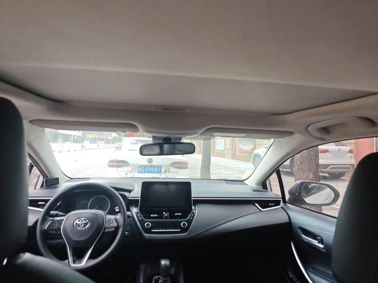Toyota Corolla 2021 Dual-Motor 1.8L E-CVT Elite Edition — миниатюра 18