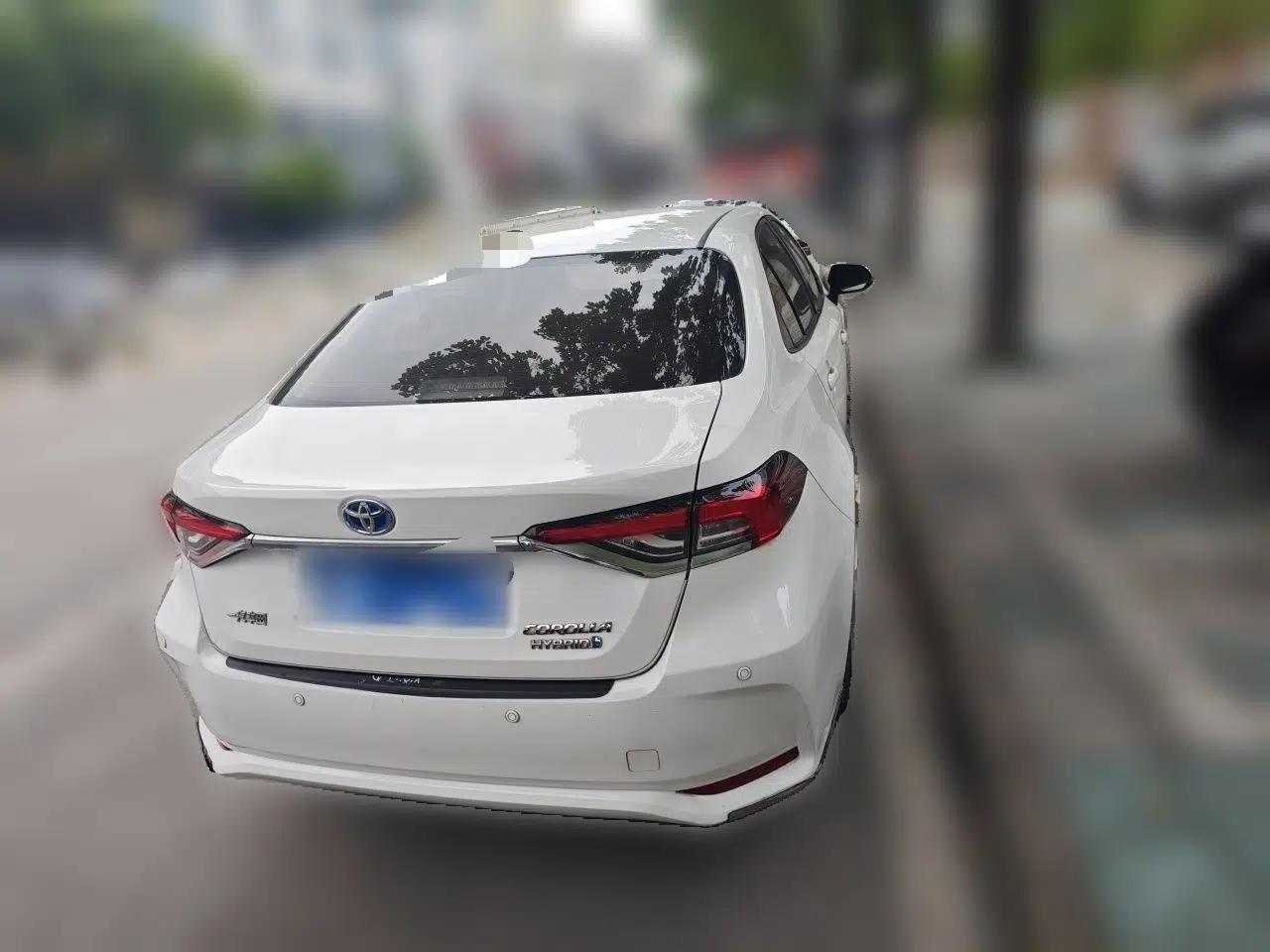 Toyota Corolla 2021 Dual-Motor 1.8L E-CVT Elite Edition — миниатюра 5