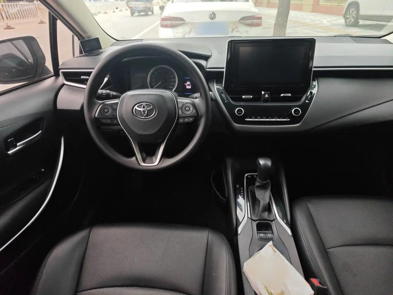 Toyota Corolla 2021 Dual-Motor 1.8L E-CVT Elite Edition — миниатюра 9