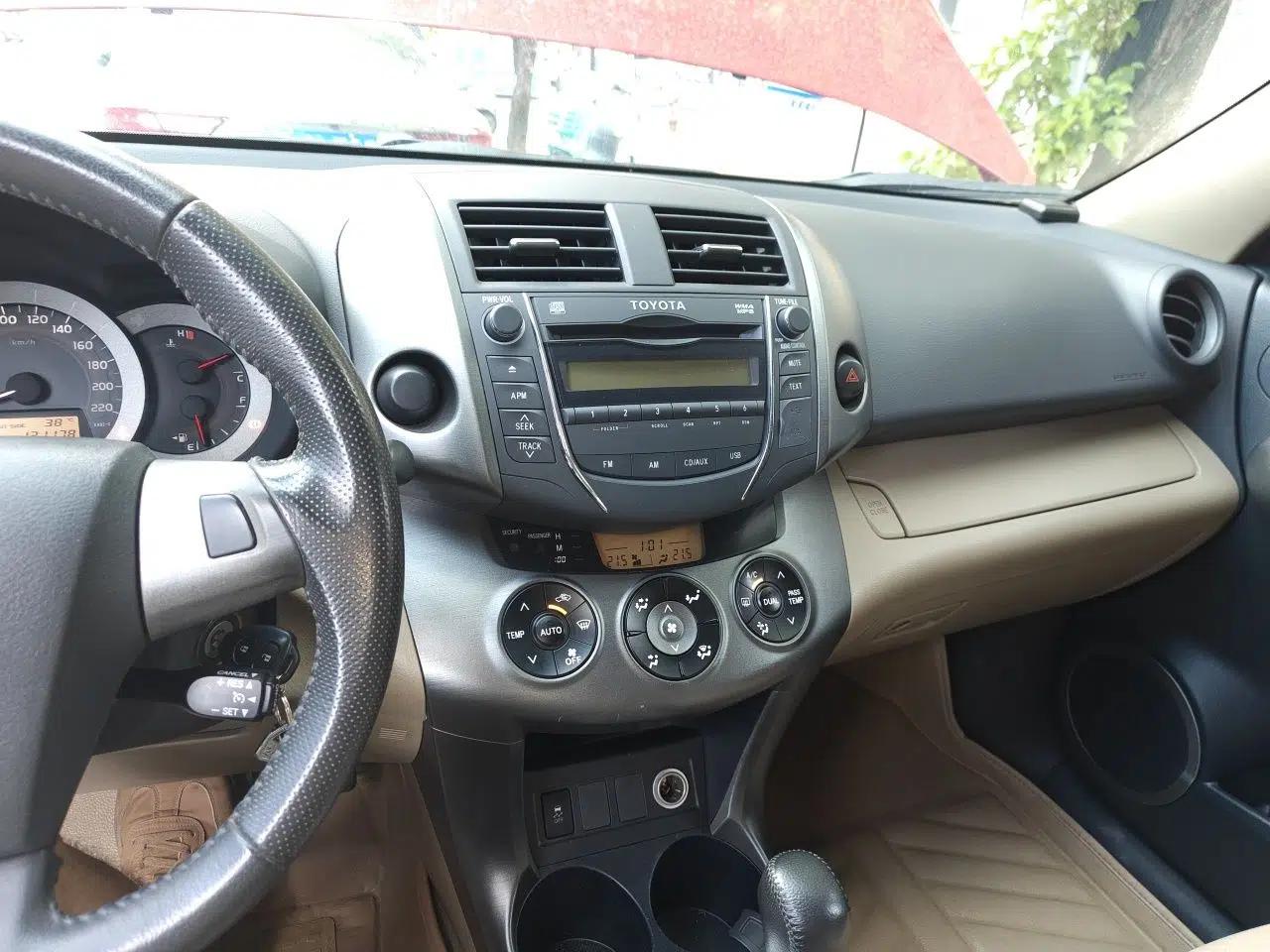 Toyota RAV4 2013 Special Edition 2.0L Automatic Classic — миниатюра 13