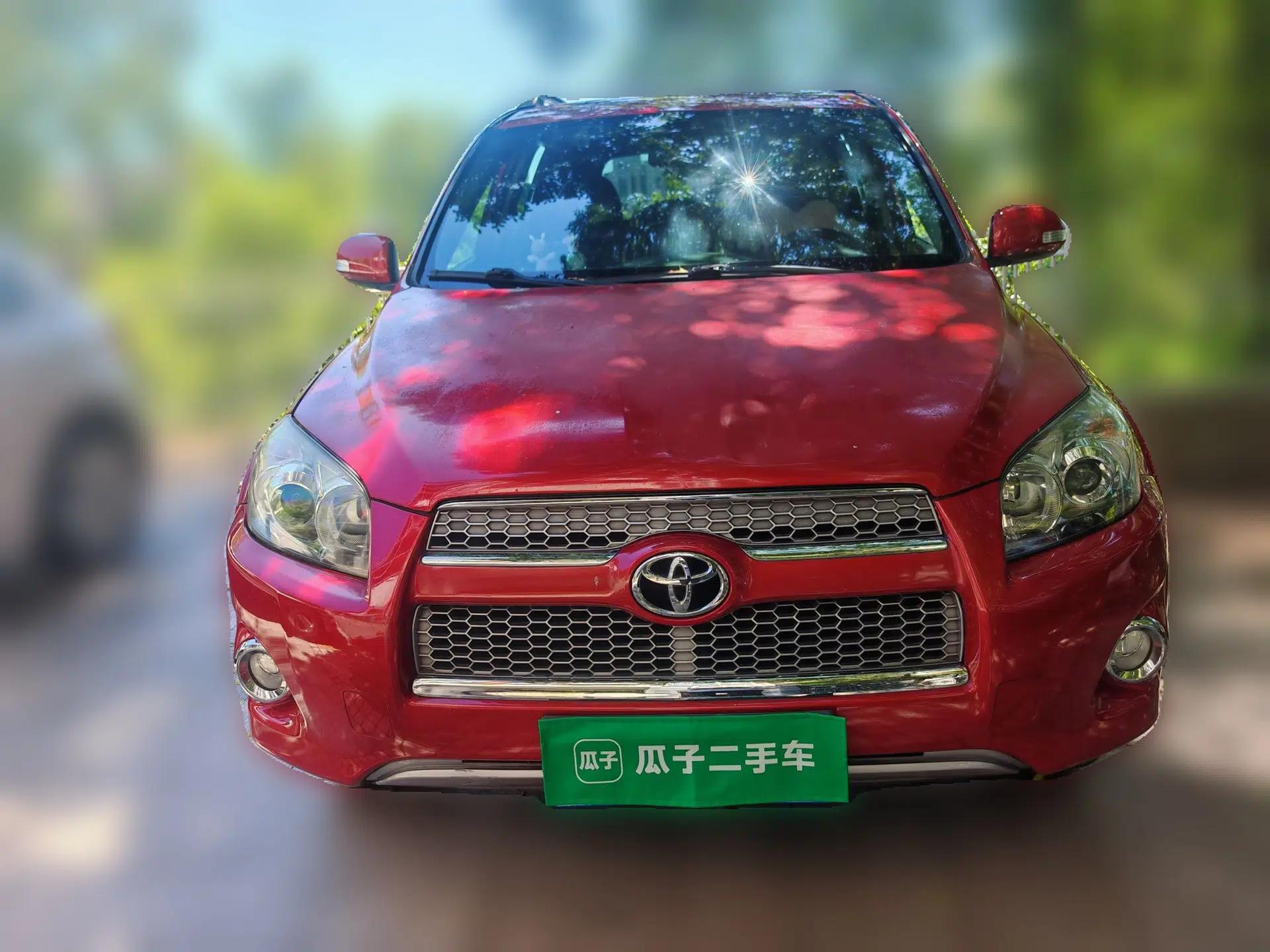 Toyota RAV4 2012 Luxurious 2.4L Automatic 4x4 with Stylish Features — миниатюра 2