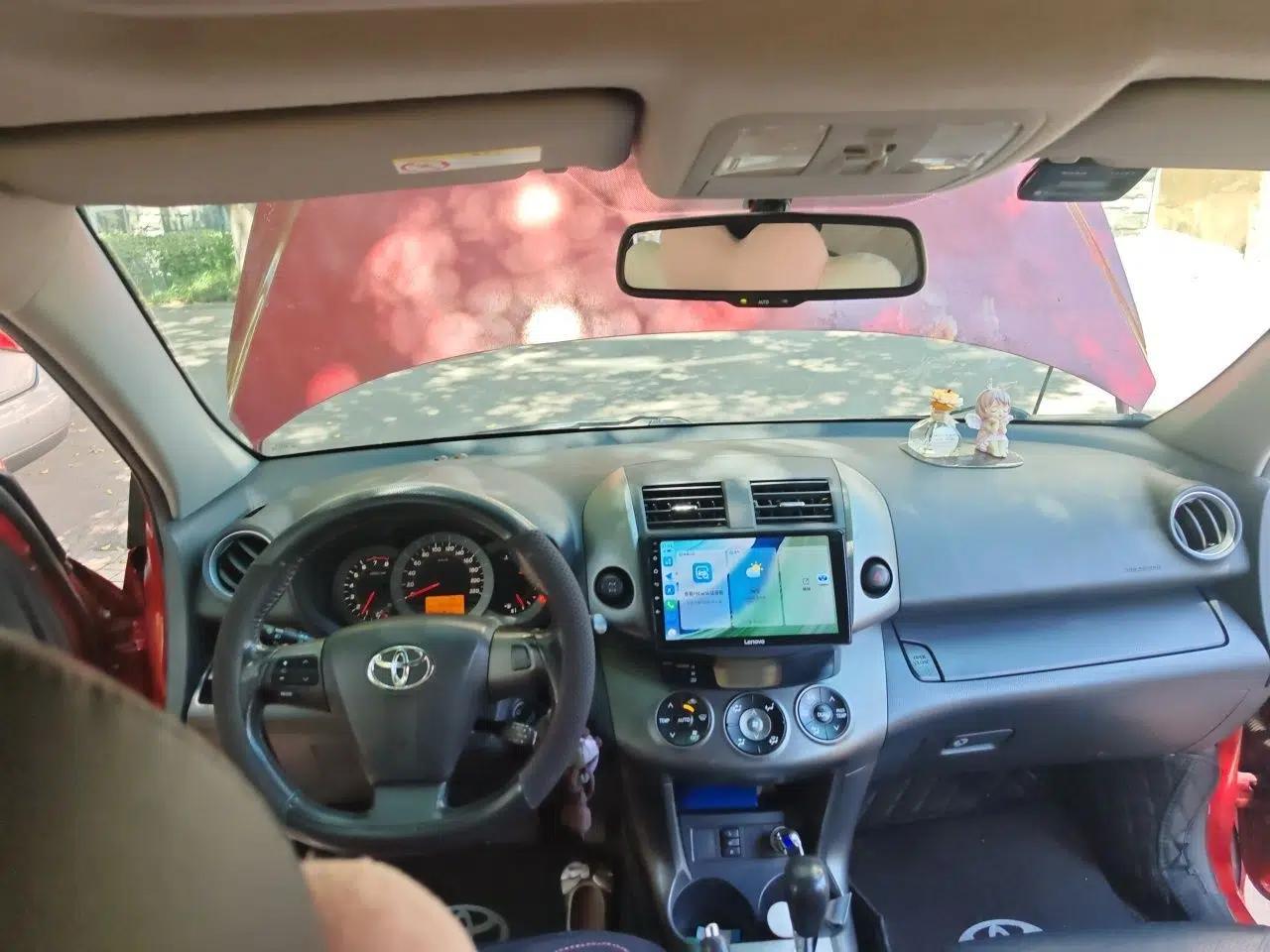 Toyota RAV4 2012 Luxurious 2.4L Automatic 4x4 with Stylish Features — миниатюра 9