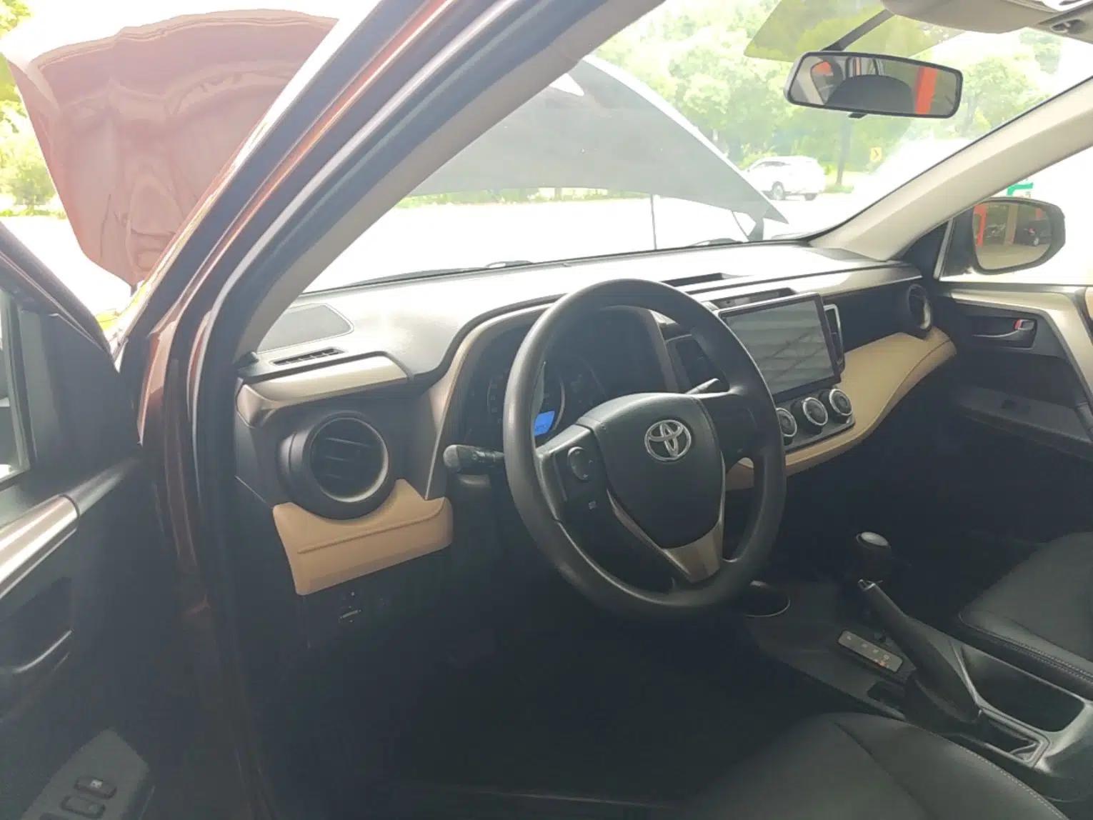 Toyota RAV4 2013 2.0L CVT Two-Wheel Drive Urban Edition — миниатюра 12
