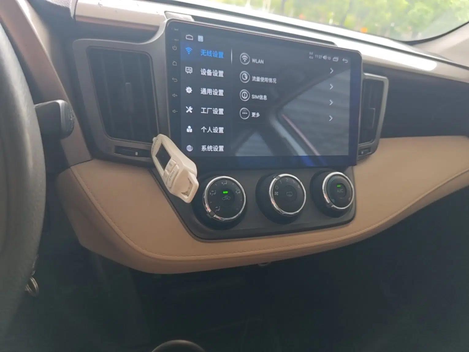 Toyota RAV4 2013 2.0L CVT Two-Wheel Drive Urban Edition — миниатюра 15
