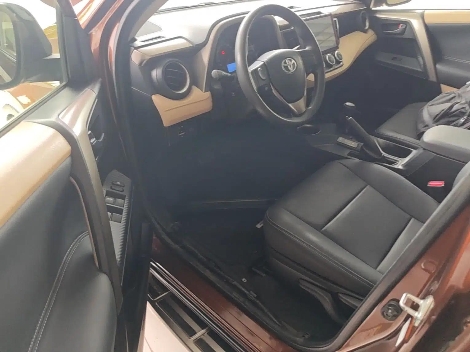 Toyota RAV4 2013 2.0L CVT Two-Wheel Drive Urban Edition — миниатюра 18