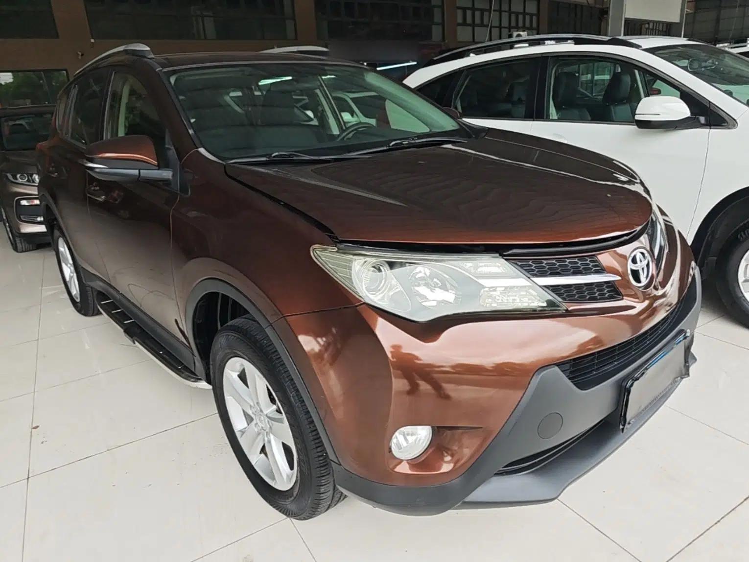 Toyota RAV4 2013 2.0L CVT Two-Wheel Drive Urban Edition — миниатюра 3