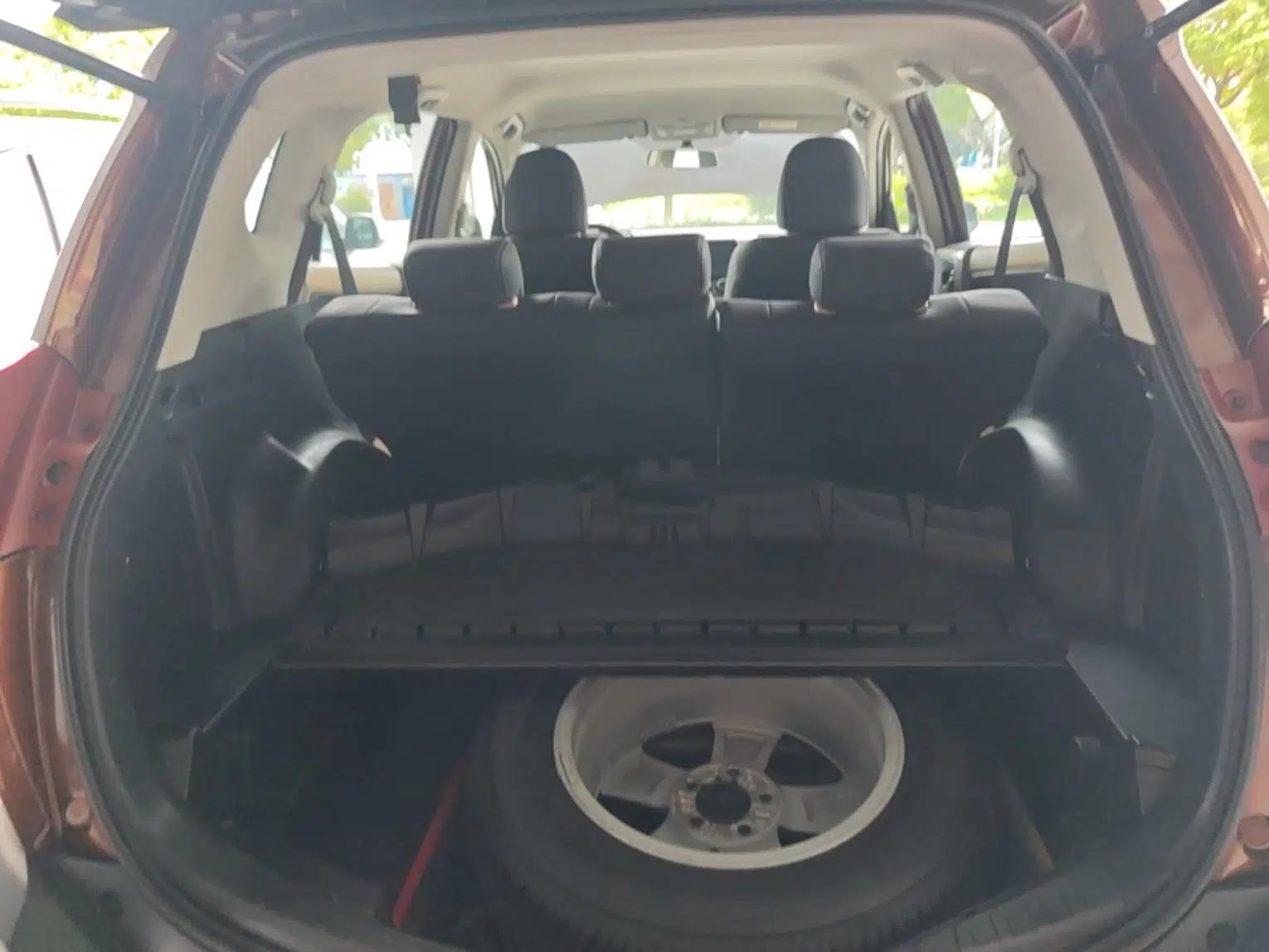 Toyota RAV4 2013 2.0L CVT Two-Wheel Drive Urban Edition — миниатюра 22