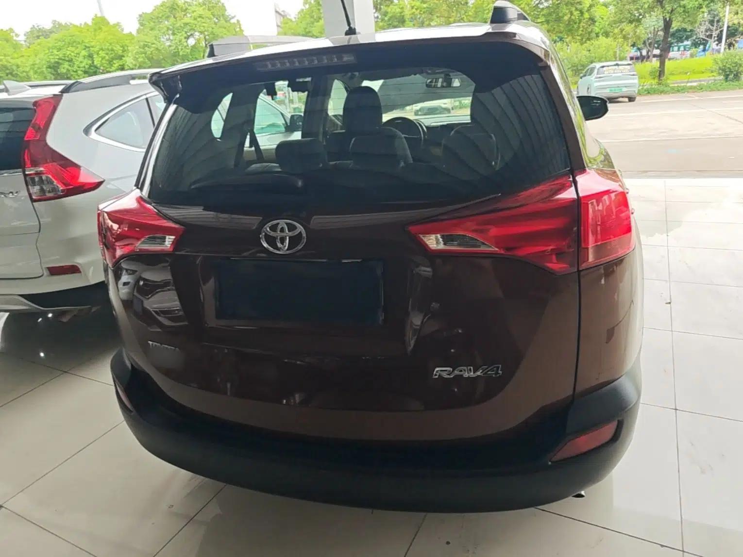 Toyota RAV4 2013 2.0L CVT Two-Wheel Drive Urban Edition — миниатюра 5