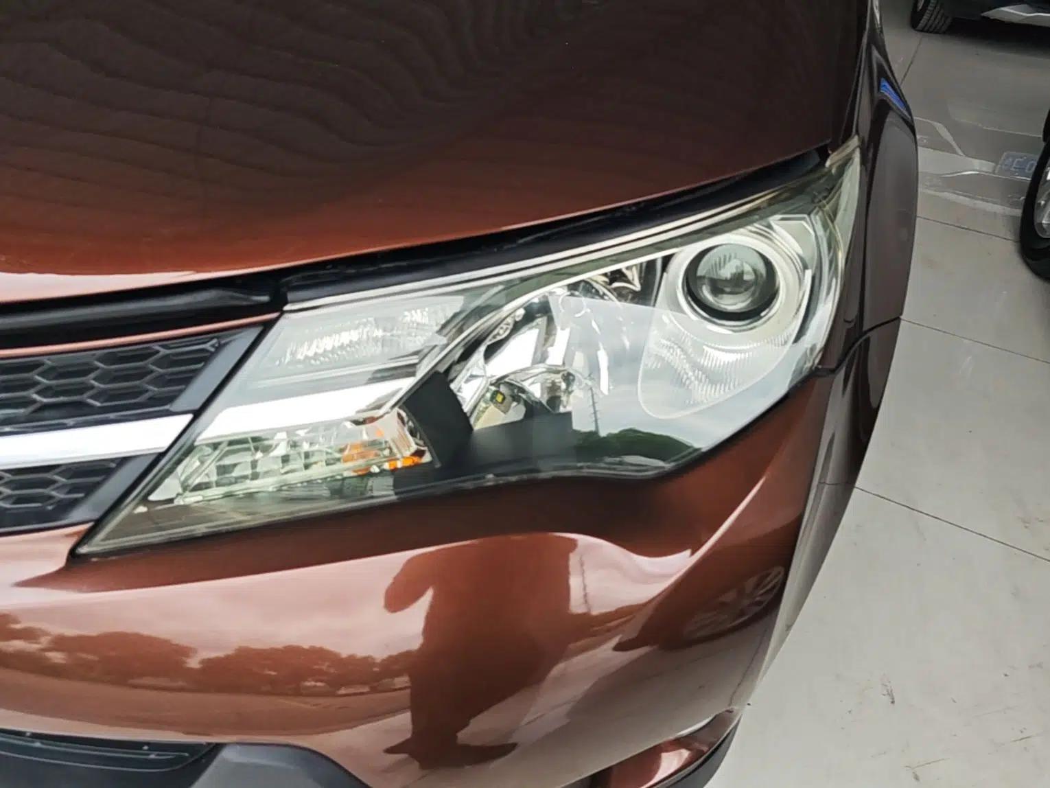 Toyota RAV4 2013 2.0L CVT Two-Wheel Drive Urban Edition — миниатюра 8
