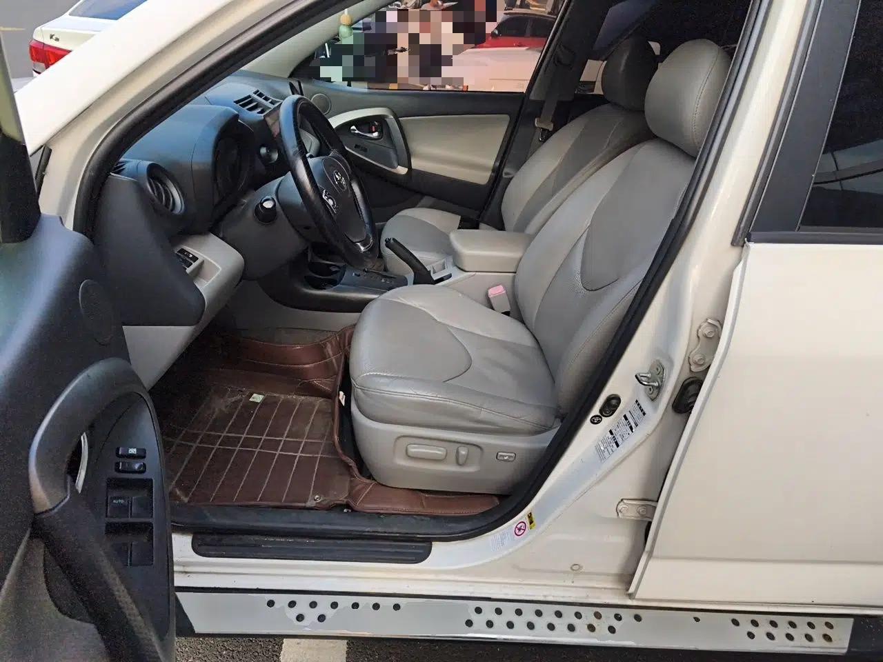 Toyota RAV4 2011 2.4L Automatic 4x4 Luxury Edition — миниатюра 15