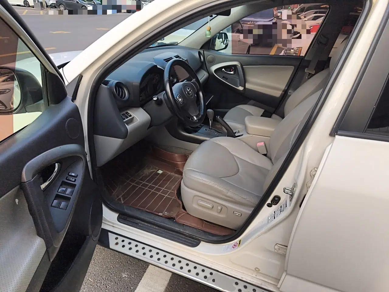 Toyota RAV4 2011 2.4L Automatic 4x4 Luxury Edition — миниатюра 16