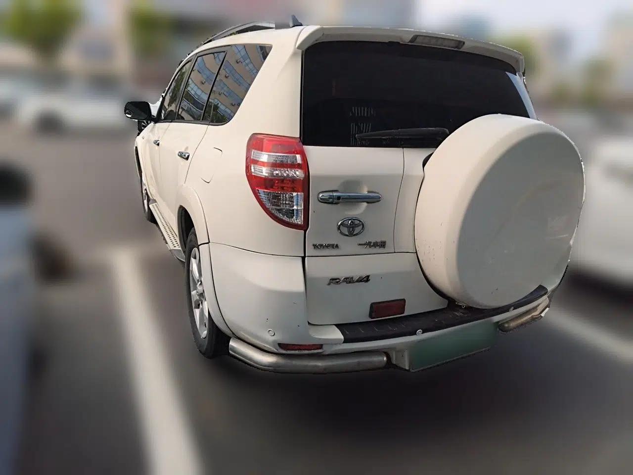 Toyota RAV4 2011 2.4L Automatic 4x4 Luxury Edition — миниатюра 4