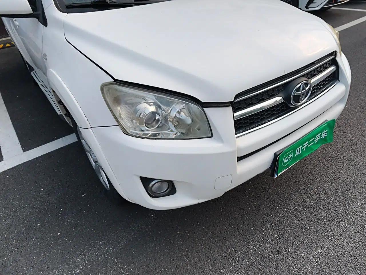 Toyota RAV4 2011 2.4L Automatic 4x4 Luxury Edition — миниатюра 7