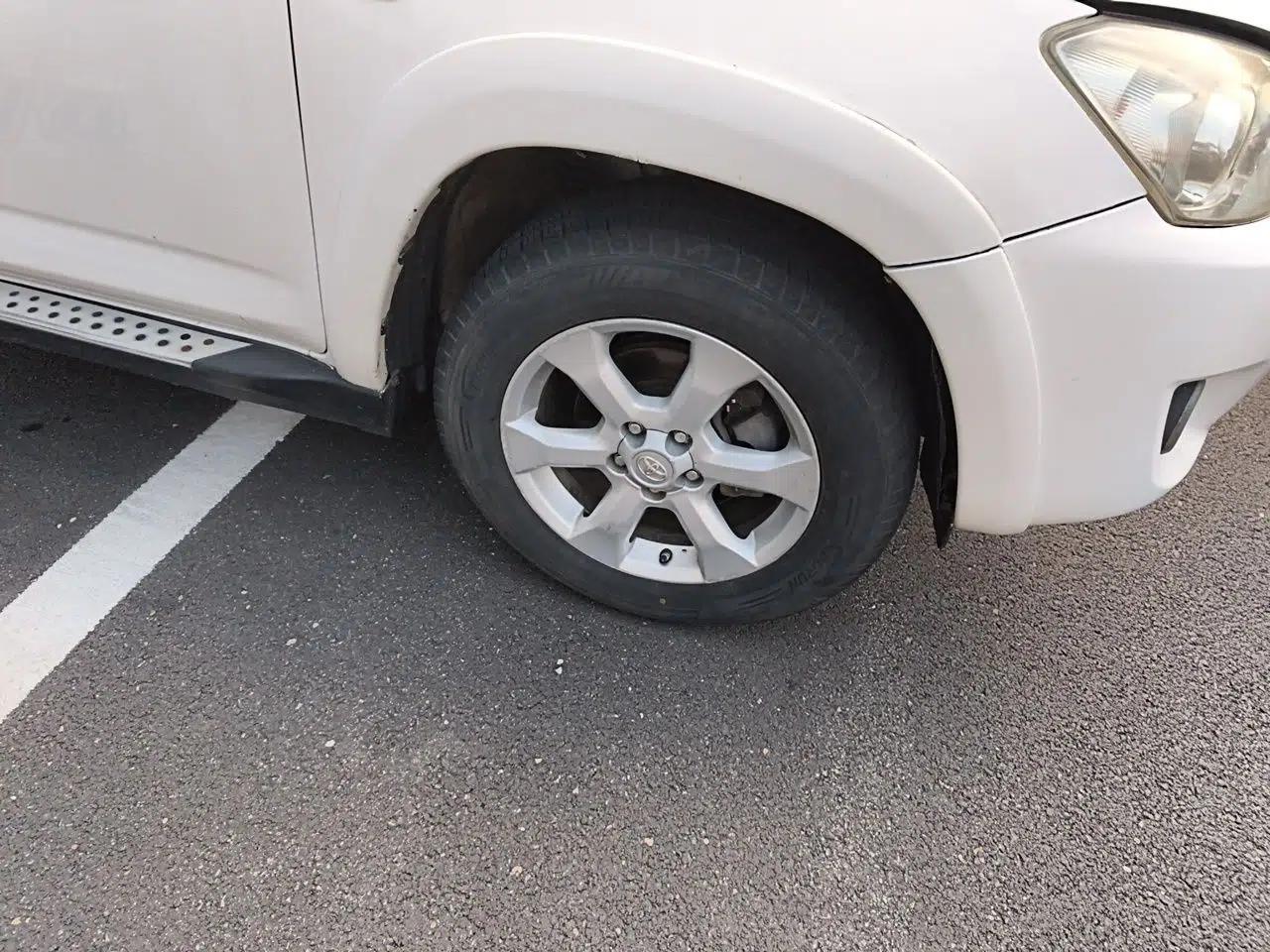 Toyota RAV4 2011 2.4L Automatic 4x4 Luxury Edition — миниатюра 8