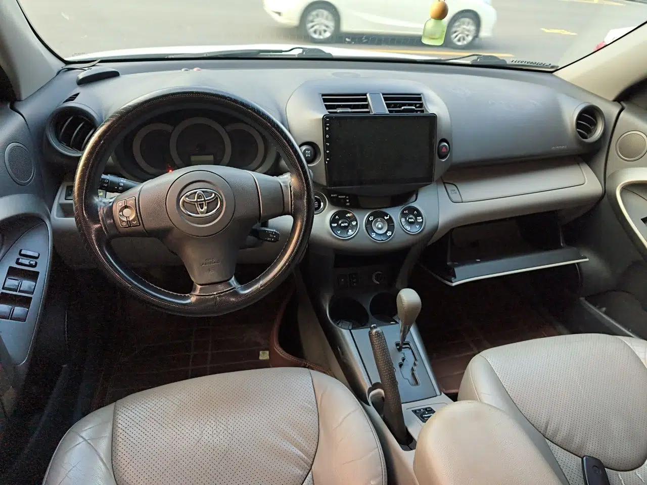 Toyota RAV4 2011 2.4L Automatic 4x4 Luxury Edition — миниатюра 9
