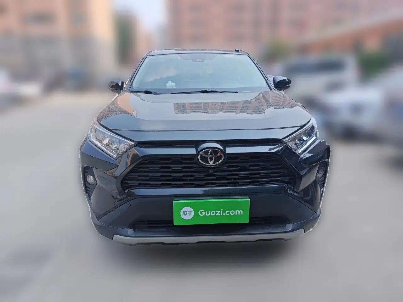 Toyota RAV4 2020 2.0L CVT Two-Wheel Drive Fashion Edition — миниатюра 2