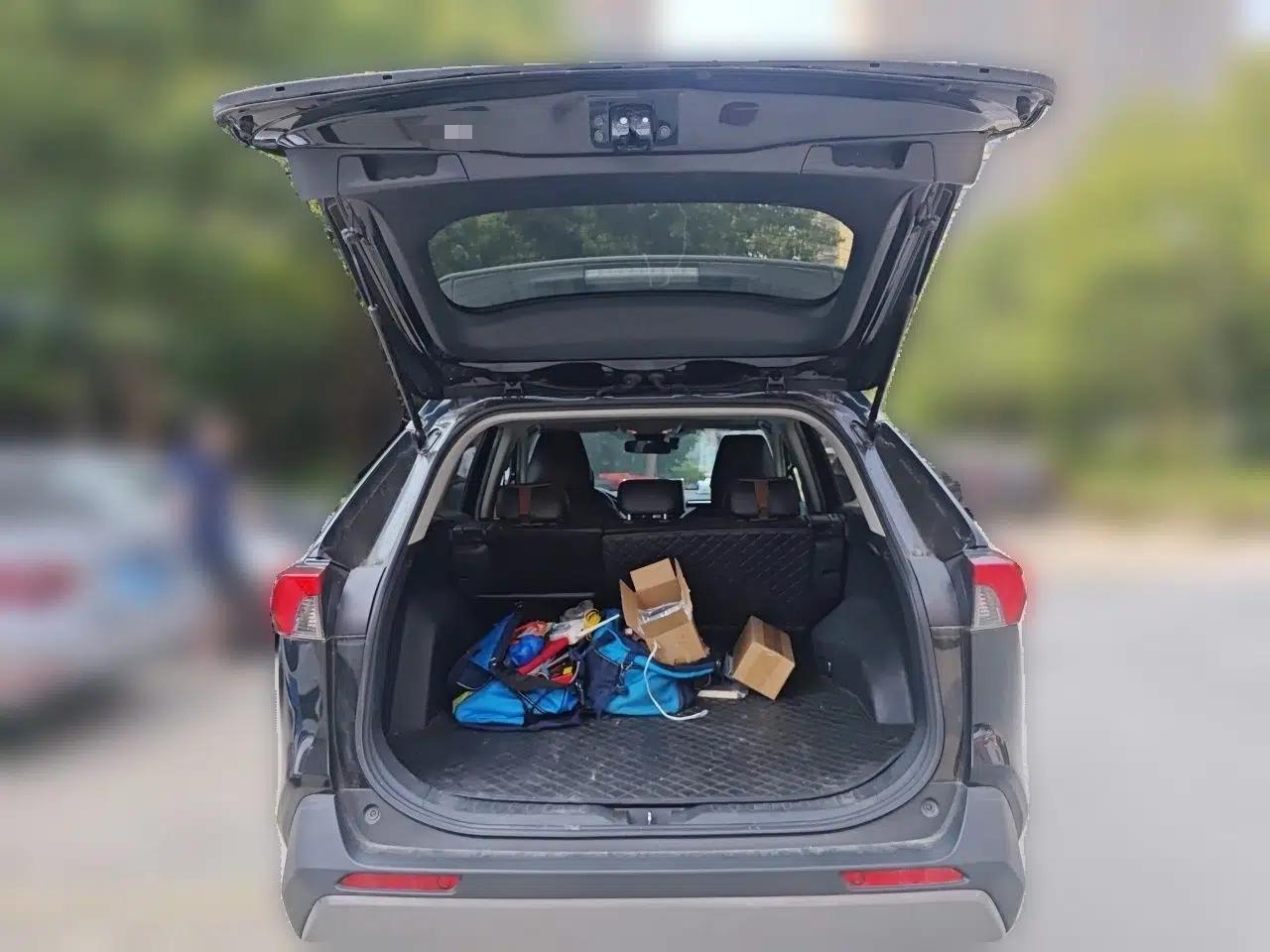 Toyota RAV4 2020 2.0L CVT Two-Wheel Drive Fashion Edition — миниатюра 19