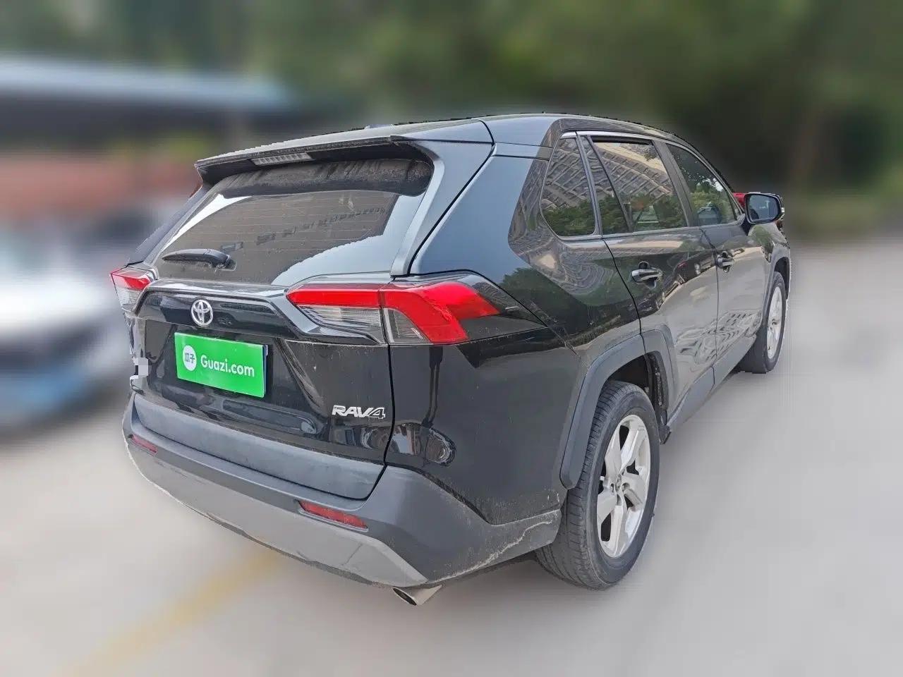 Toyota RAV4 2020 2.0L CVT Two-Wheel Drive Fashion Edition — миниатюра 6