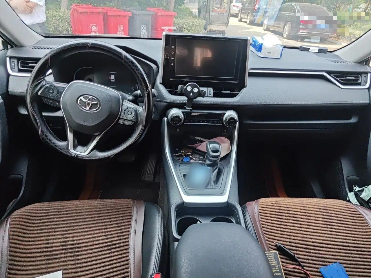 Toyota RAV4 2020 2.0L CVT Two-Wheel Drive Fashion Edition — миниатюра 9