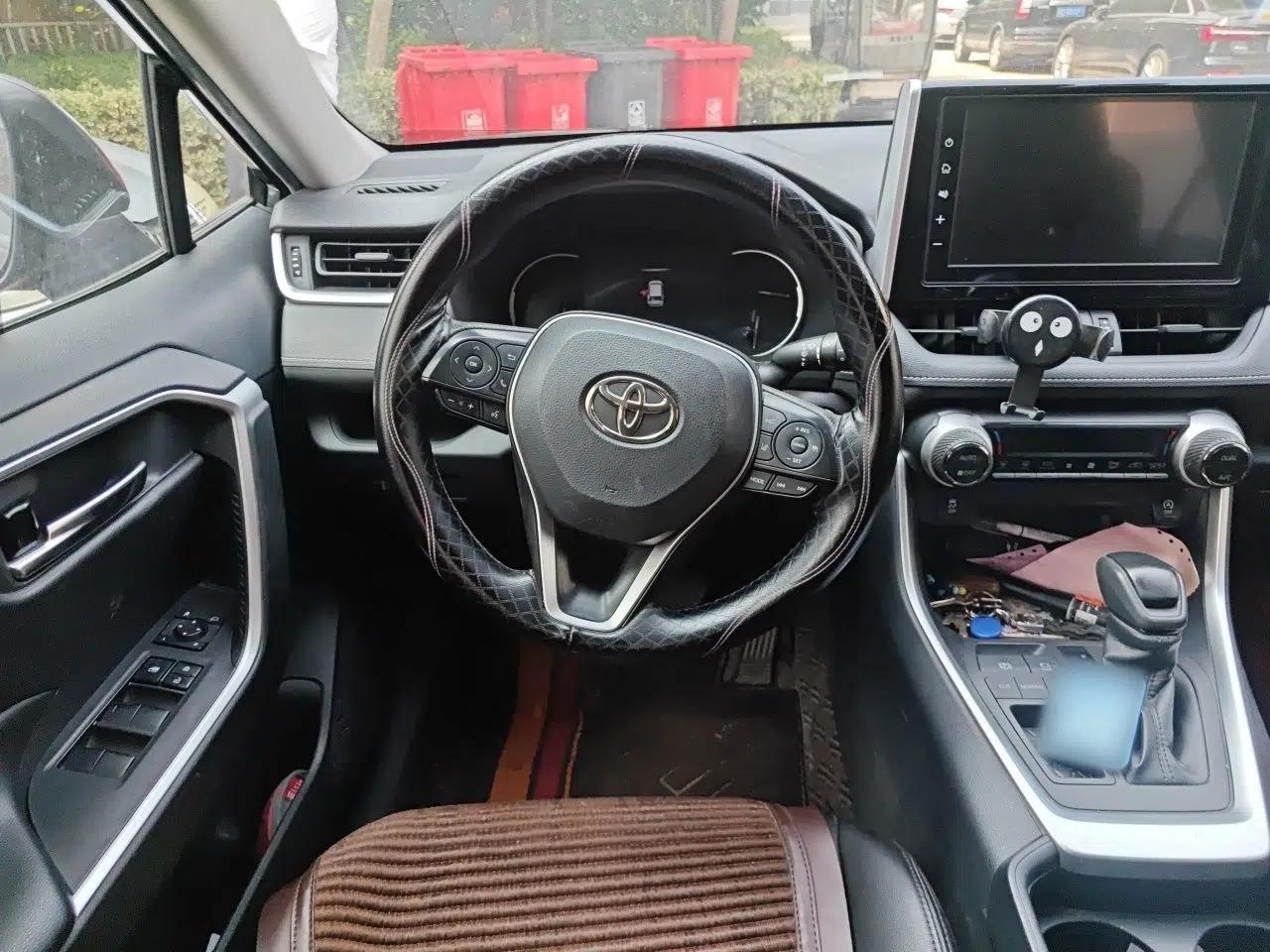 Toyota RAV4 2020 2.0L CVT Two-Wheel Drive Fashion Edition — миниатюра 10