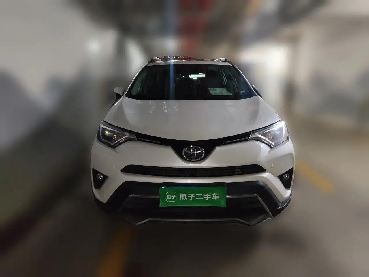 Toyota RAV4 2019 2.0L CVT Two-Wheel Drive Luxury Version China VI Standard — миниатюра 2