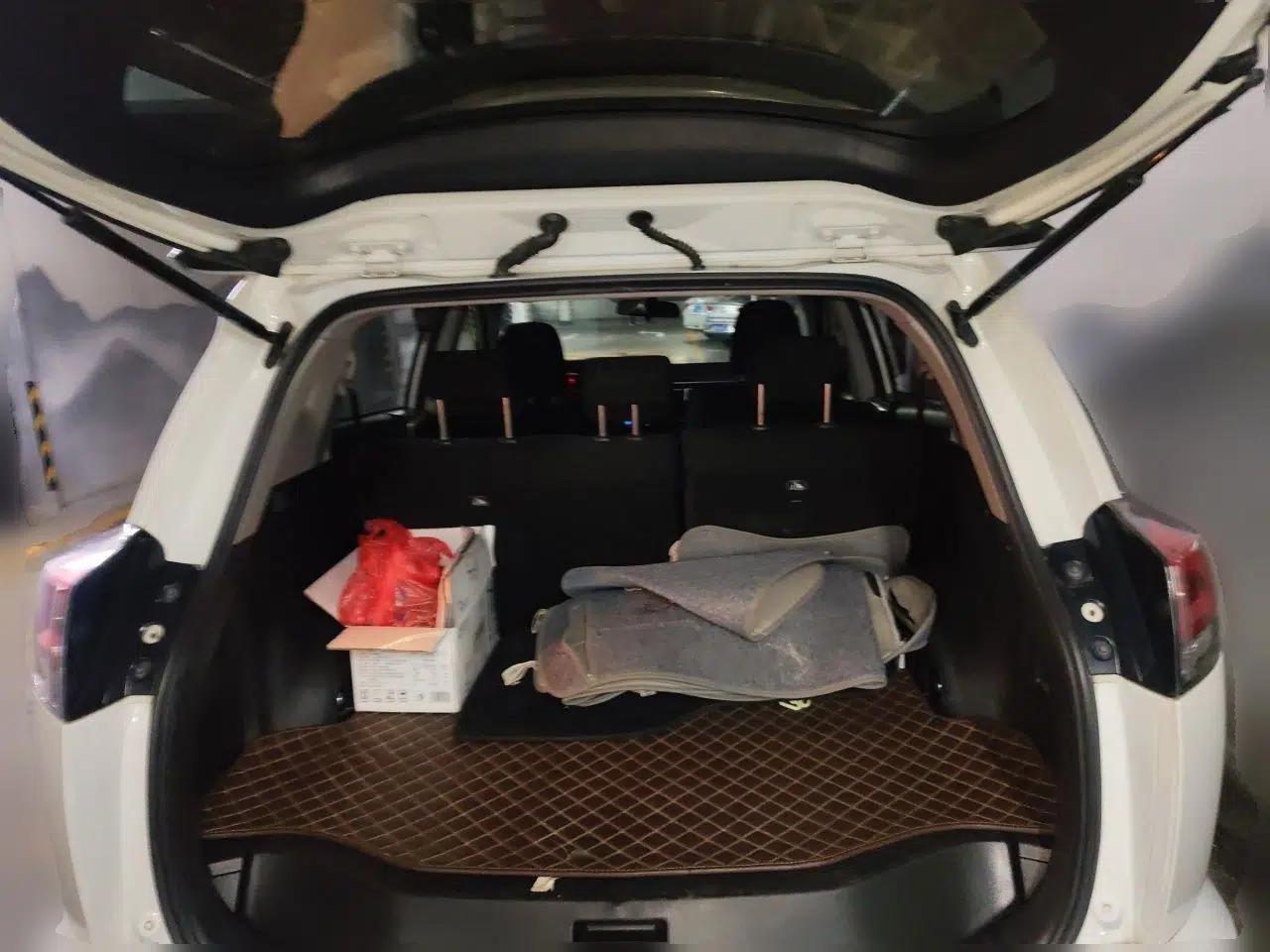 Toyota RAV4 2019 2.0L CVT Two-Wheel Drive Luxury Version China VI Standard — миниатюра 19