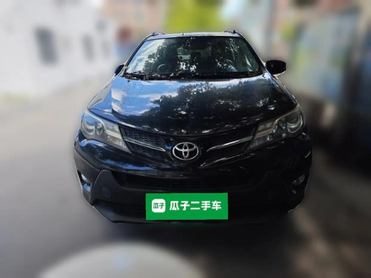 Toyota RAV4 2015 2.0L CVT Two-Wheel Drive Fashion Edition — миниатюра 2