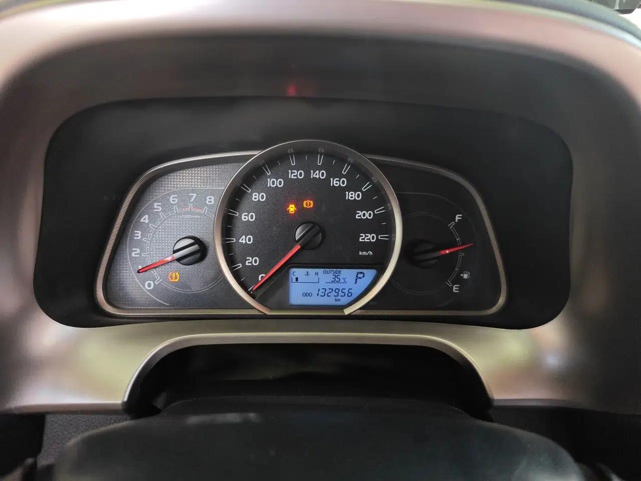 Toyota RAV4 2015 2.0L CVT Two-Wheel Drive Fashion Edition — миниатюра 11
