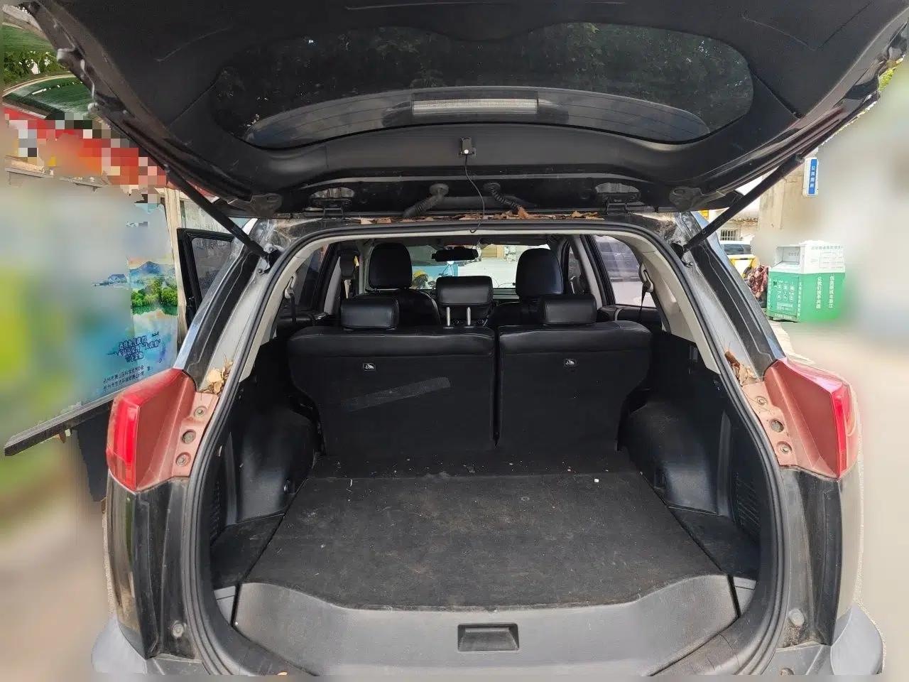 Toyota RAV4 2015 2.0L CVT Two-Wheel Drive Fashion Edition — миниатюра 19