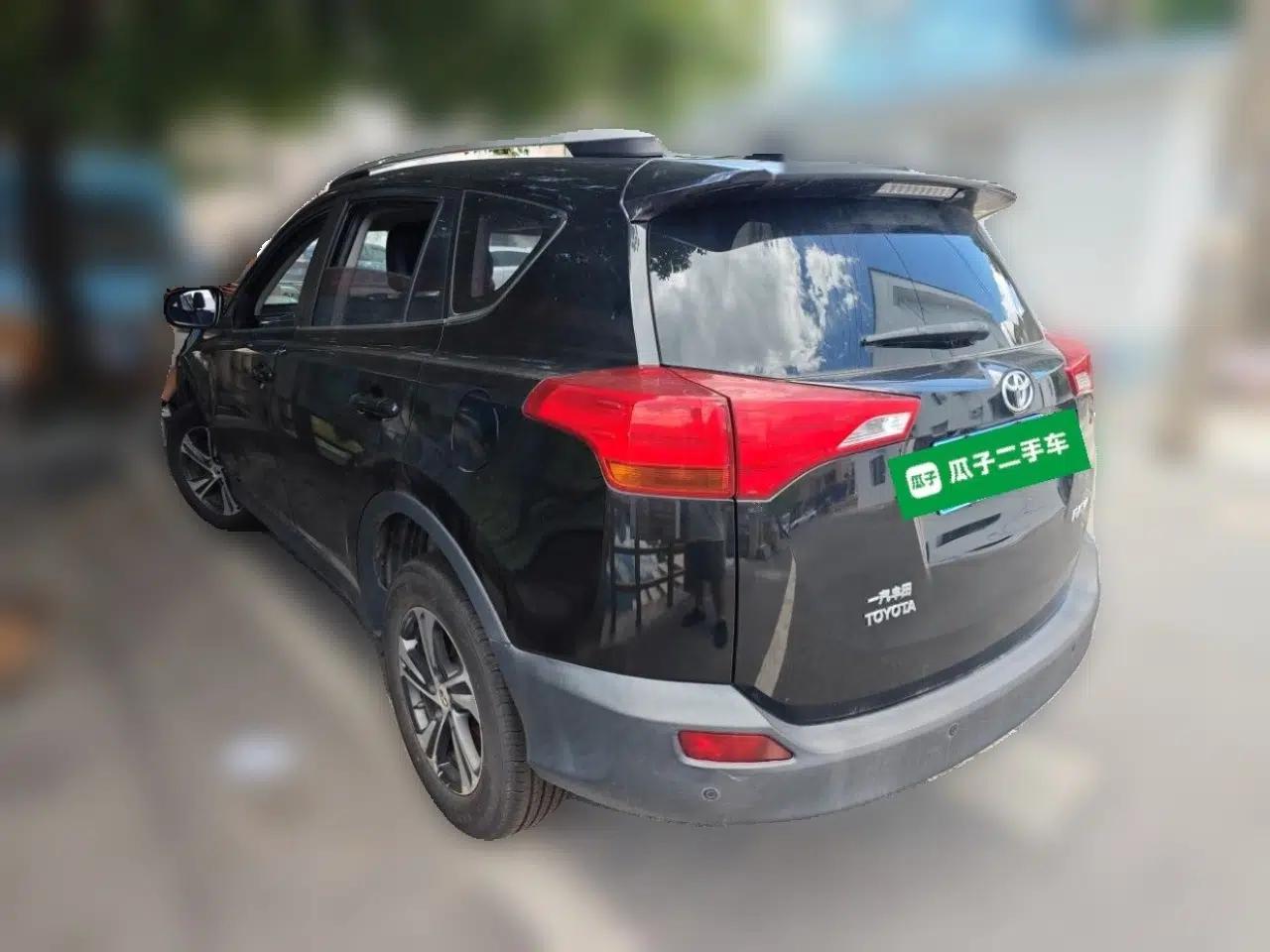 Toyota RAV4 2015 2.0L CVT Two-Wheel Drive Fashion Edition — миниатюра 4