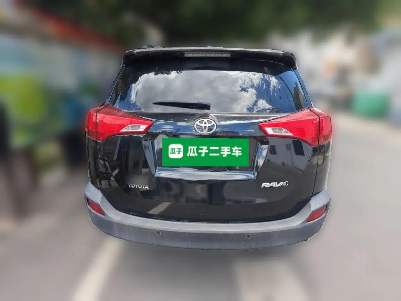 Toyota RAV4 2015 2.0L CVT Two-Wheel Drive Fashion Edition — миниатюра 5