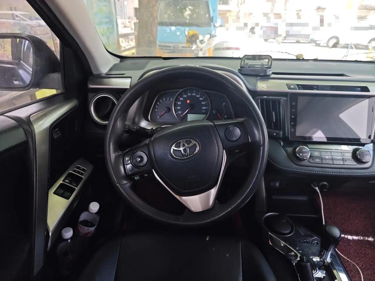 Toyota RAV4 2015 2.0L CVT Two-Wheel Drive Fashion Edition — миниатюра 10