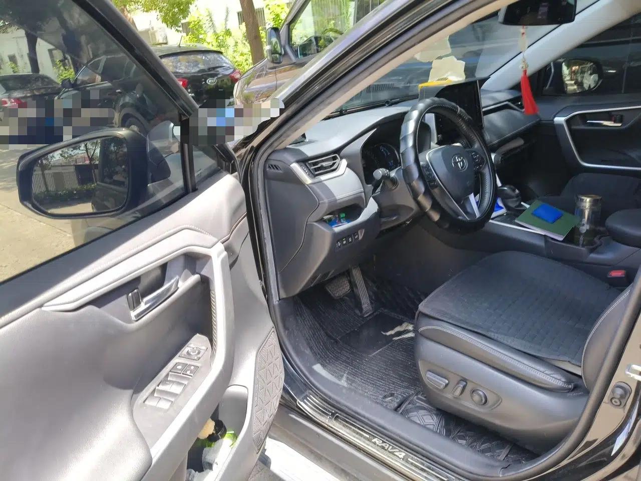Toyota RAV4 2020 Dual-Engine 2.5L E-CVT 4x4 Elite PLUS Edition — миниатюра 16