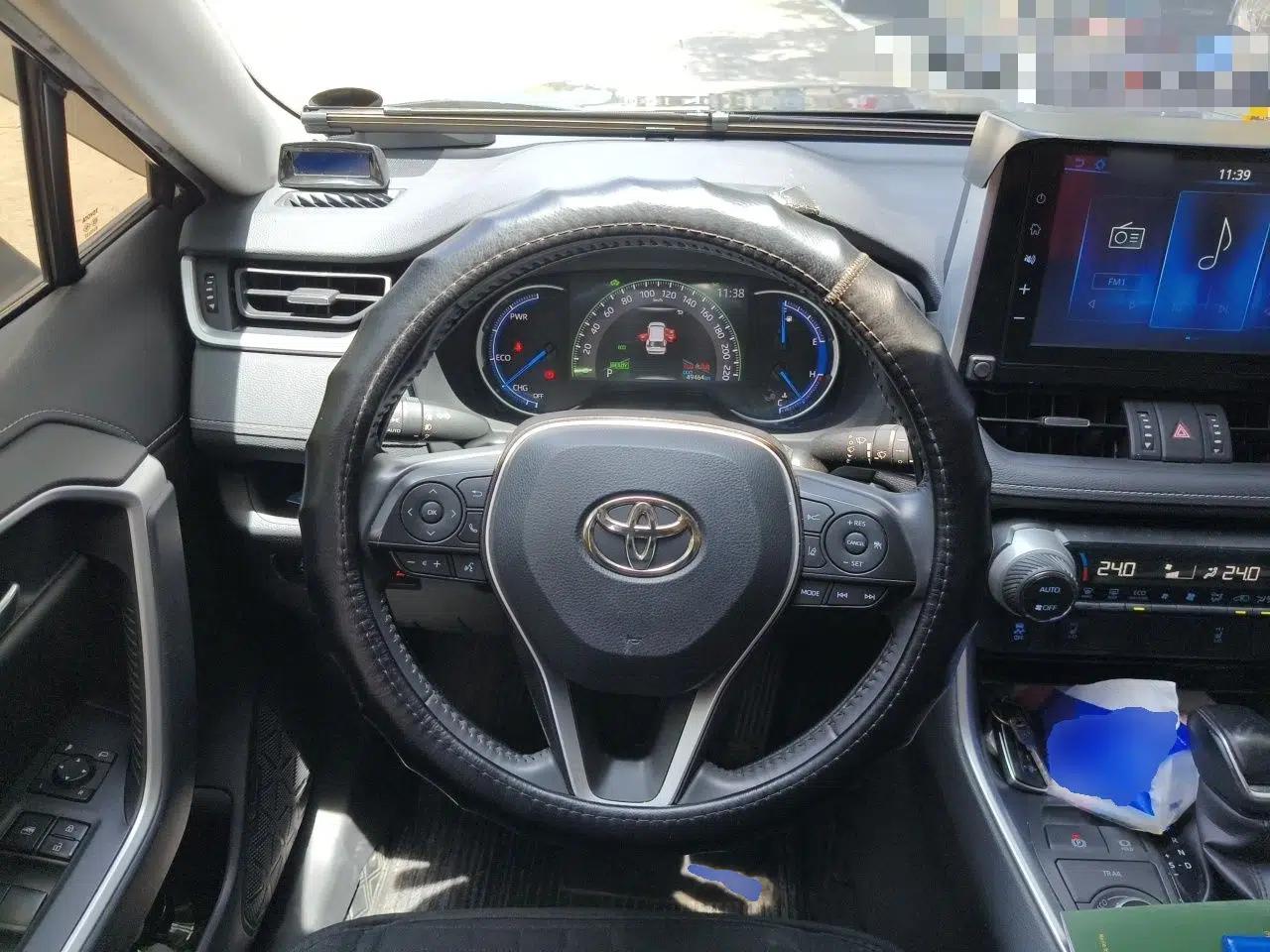 Toyota RAV4 2020 Dual-Engine 2.5L E-CVT 4x4 Elite PLUS Edition — миниатюра 10