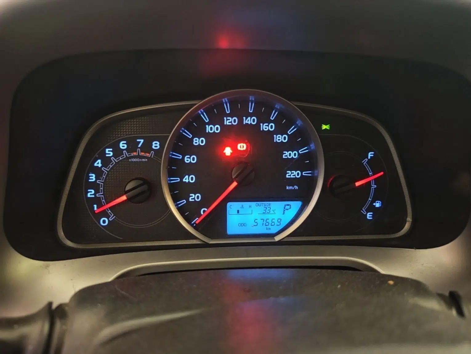 Toyota RAV4 2016 2.0L CVT Two-Wheel Drive Fashion Edition China V Standard — миниатюра 9
