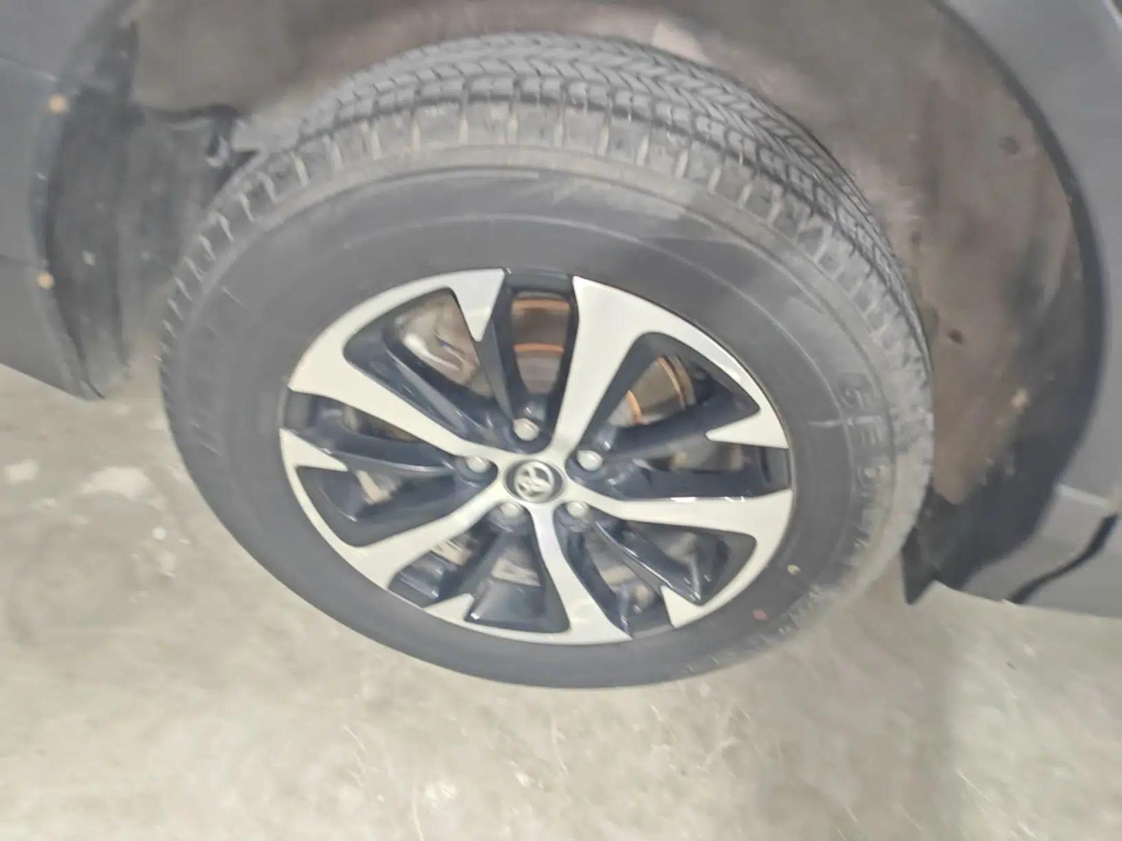 Toyota RAV4 2016 2.0L CVT Two-Wheel Drive Fashion Edition China V Standard — миниатюра 11