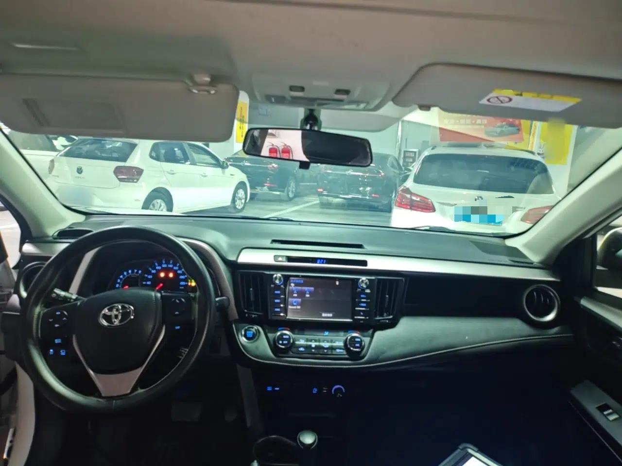 Toyota RAV4 2016 2.0L CVT Two-Wheel Drive Fashion Edition China V Standard — миниатюра 12