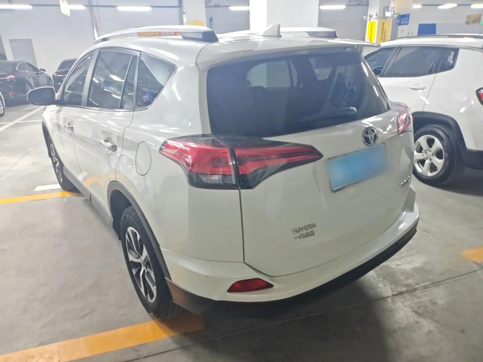 Toyota RAV4 2016 2.0L CVT Two-Wheel Drive Fashion Edition China V Standard — миниатюра 4