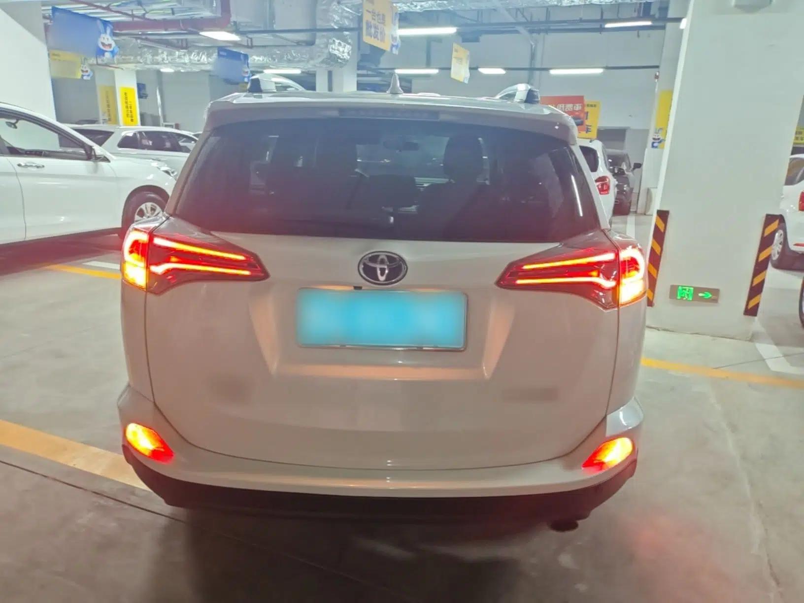 Toyota RAV4 2016 2.0L CVT Two-Wheel Drive Fashion Edition China V Standard — миниатюра 5