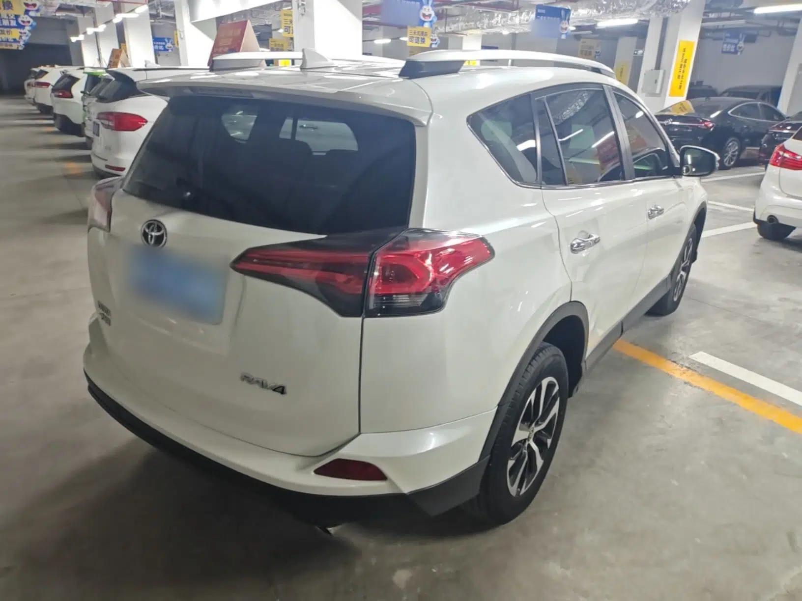 Toyota RAV4 2016 2.0L CVT Two-Wheel Drive Fashion Edition China V Standard — миниатюра 6
