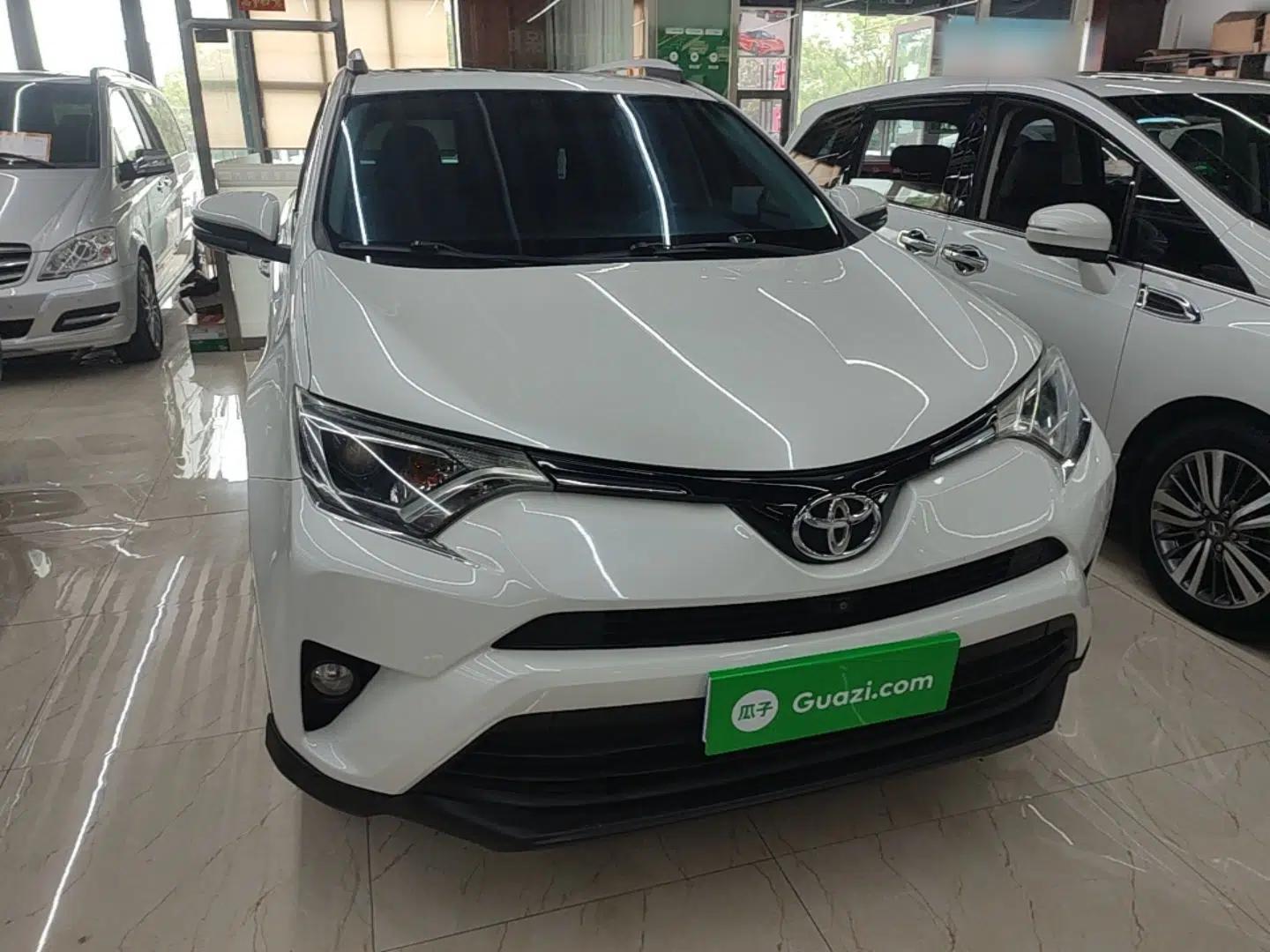 Toyota RAV4 2016 2.0L CVT Two-Wheel Drive Fashion Edition China V Standard — миниатюра 2