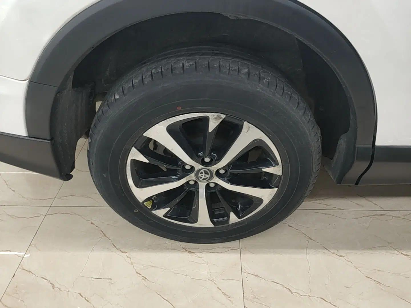 Toyota RAV4 2016 2.0L CVT Two-Wheel Drive Fashion Edition China V Standard — миниатюра 11