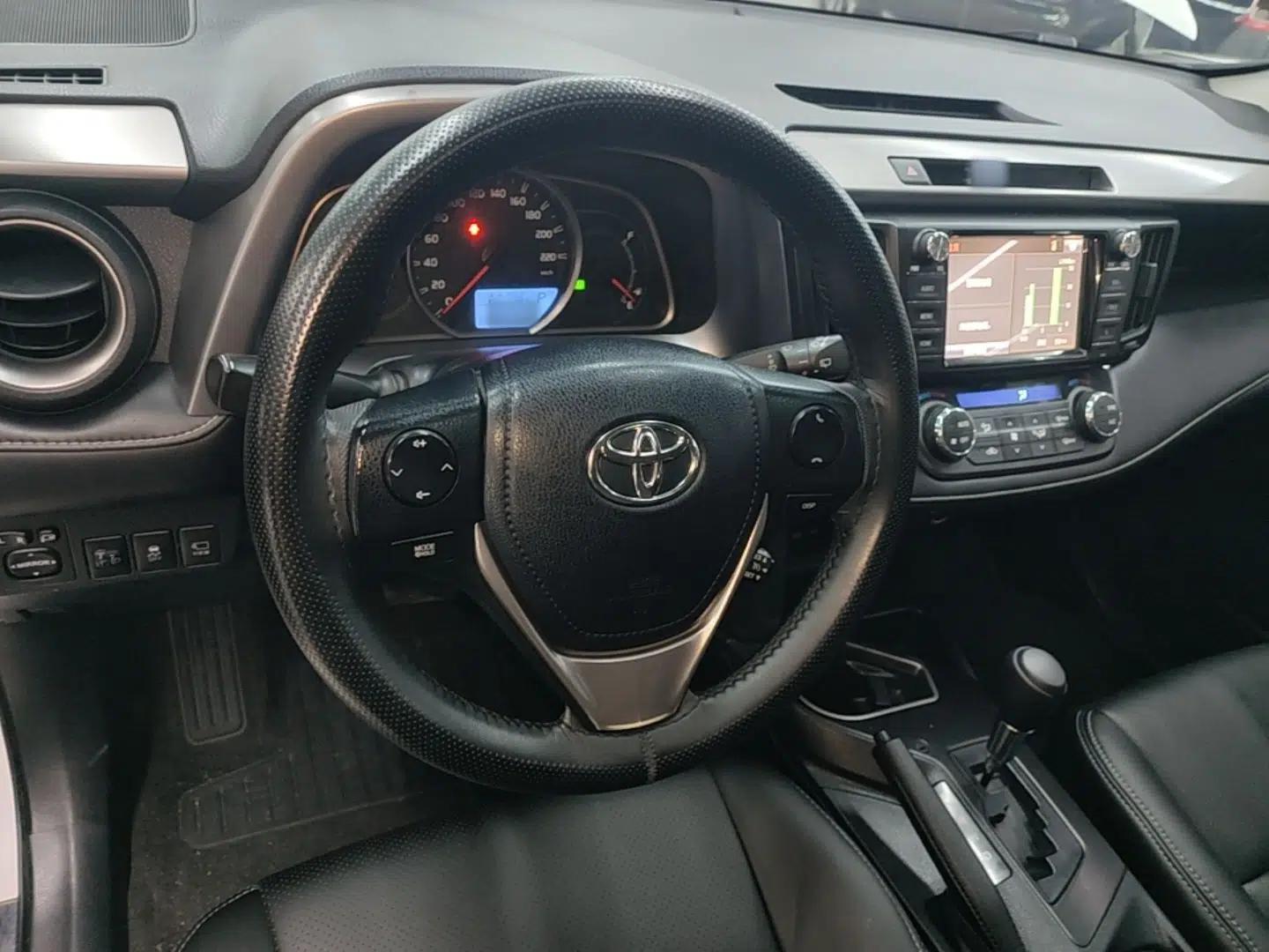 Toyota RAV4 2016 2.0L CVT Two-Wheel Drive Fashion Edition China V Standard — миниатюра 13