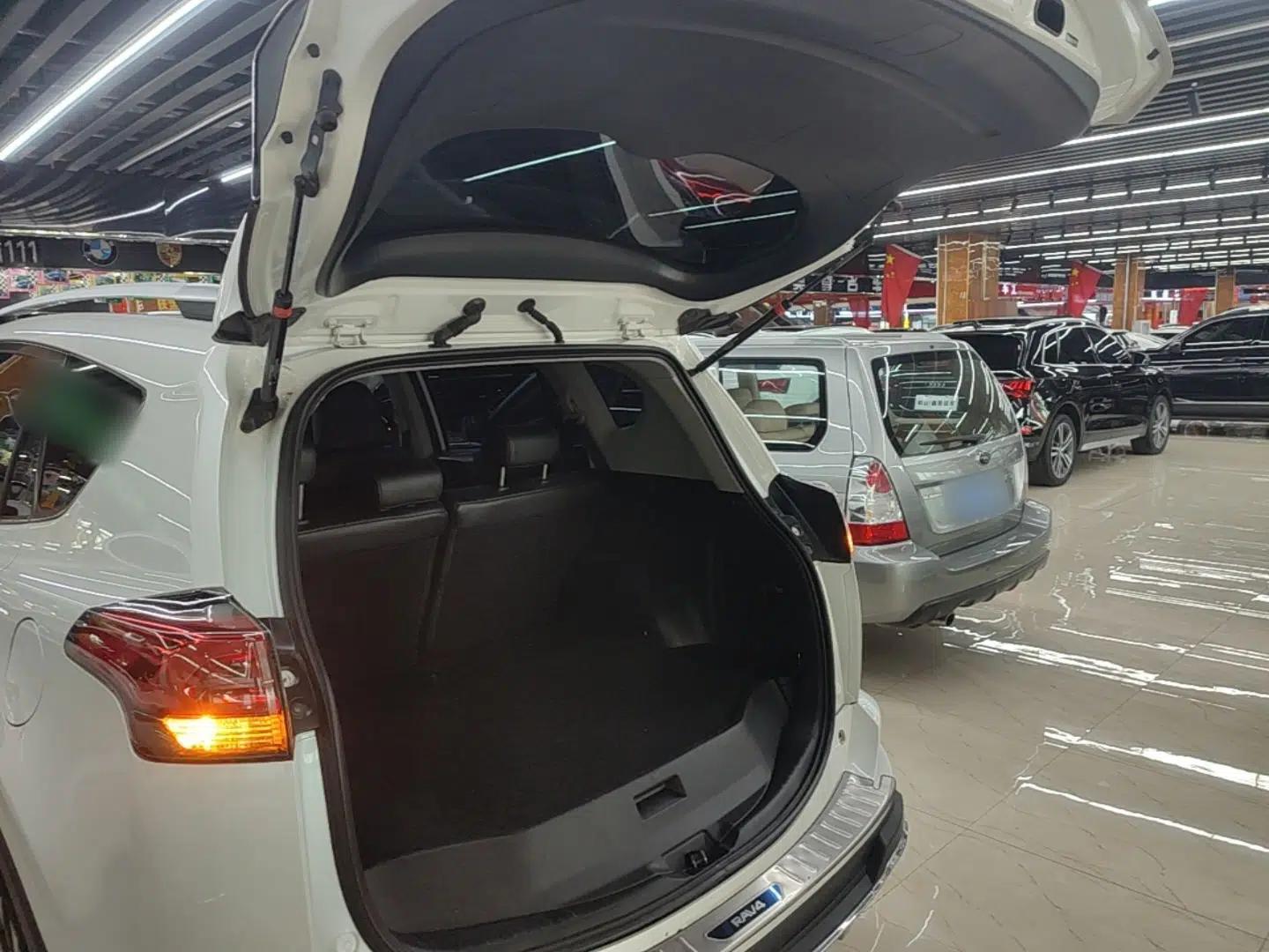 Toyota RAV4 2016 2.0L CVT Two-Wheel Drive Fashion Edition China V Standard — миниатюра 22