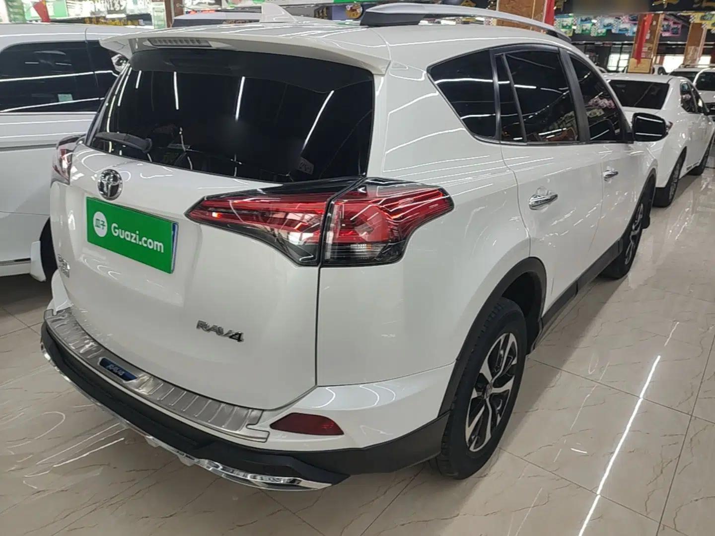 Toyota RAV4 2016 2.0L CVT Two-Wheel Drive Fashion Edition China V Standard — миниатюра 6