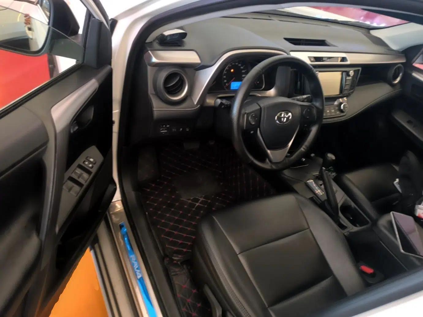 Toyota RAV4 2015 2.0L CVT Two-Wheel Drive Fashion Edition — миниатюра 18