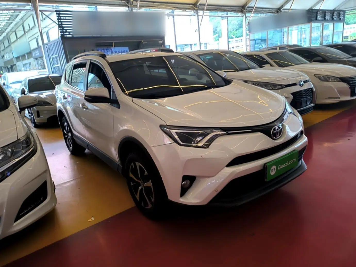 Toyota RAV4 2015 2.0L CVT Two-Wheel Drive Fashion Edition — миниатюра 3