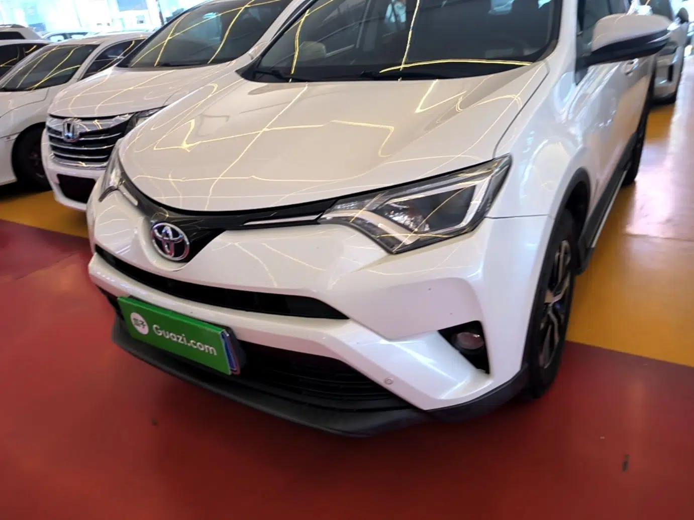 Toyota RAV4 2015 2.0L CVT Two-Wheel Drive Fashion Edition — миниатюра 8